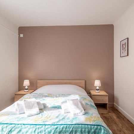 Ideally Located Furnished Townhouse With 3 Bedrooms Parking & Garden อานซี ภายนอก รูปภาพ